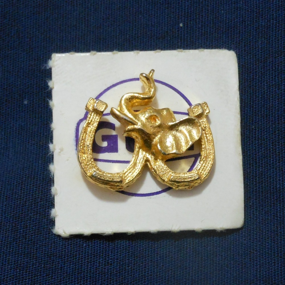 1968 GULF OIL POLITICAL PIN REPUBLICAN ELEPHANT